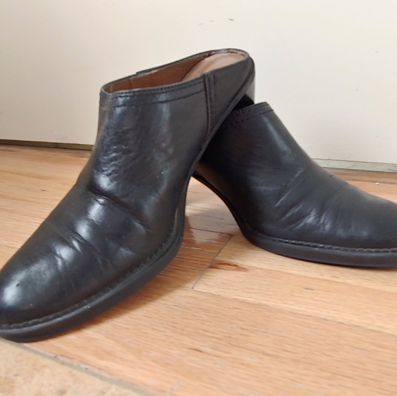 AEROSOLES Shoes - Aerosoles black leather mules 6.5